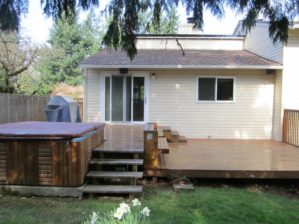 Property Photo:  15707 SE 166th Place  WA 98058 