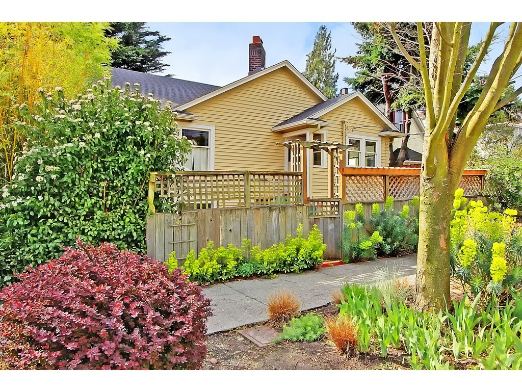 Property Photo:  2502 NW 65th St  WA 98117 