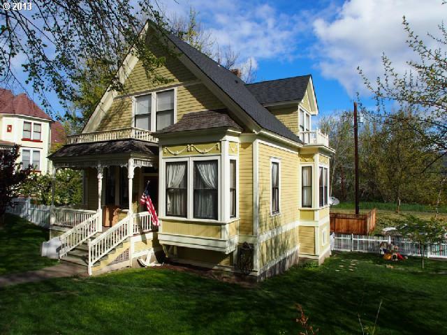 Property Photo: 503 W 3rd Pl OR 97058