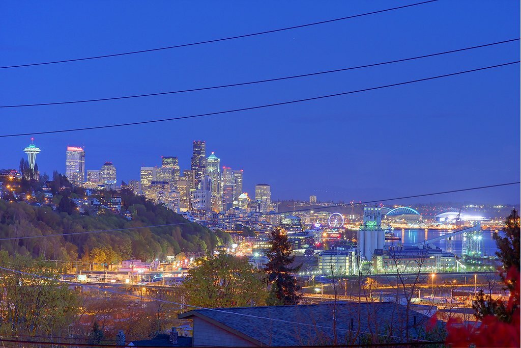 Property Photo: 2508 W McGraw St WA 98199