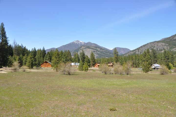 Property Photo:  32 Evergreen Wy  WA 98833 