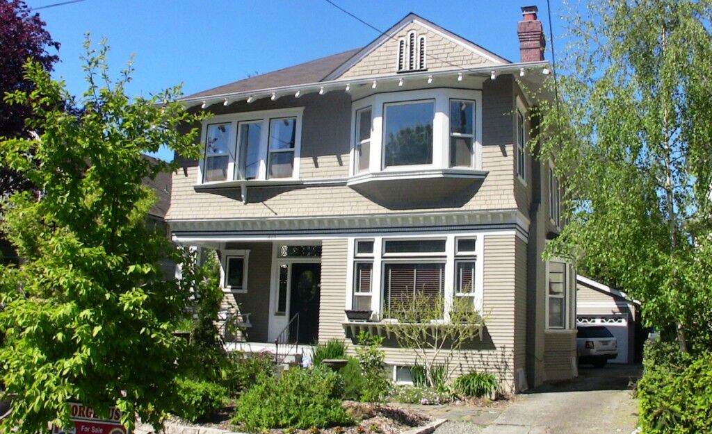Property Photo:  413 Malden Ave E  WA 98112 