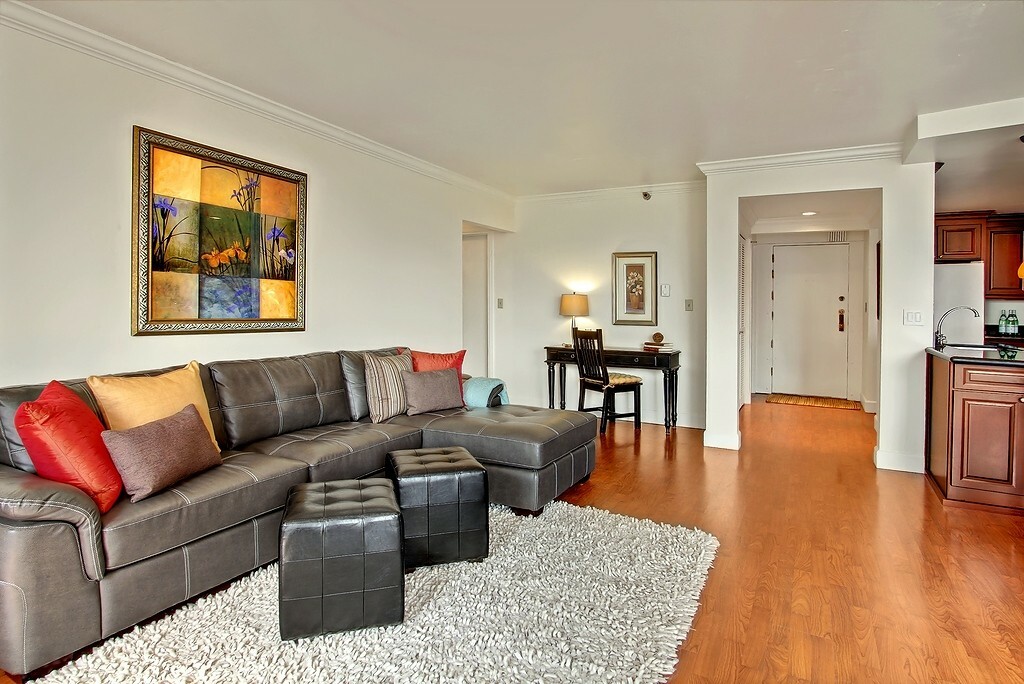 Property Photo: 2621 2nd Ave 1701 WA 98121