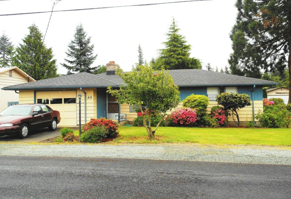 Property Photo:  415 Thresher Ave  WA 98284 