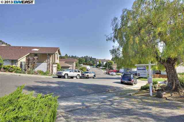 Property Photo:  25611 W Camino Vis  CA 94541-5651 