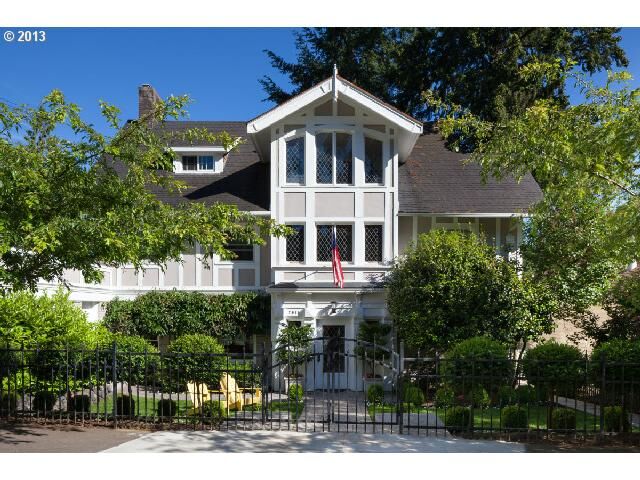 Property Photo:  2911 SW Fairview Blvd  OR 97205 