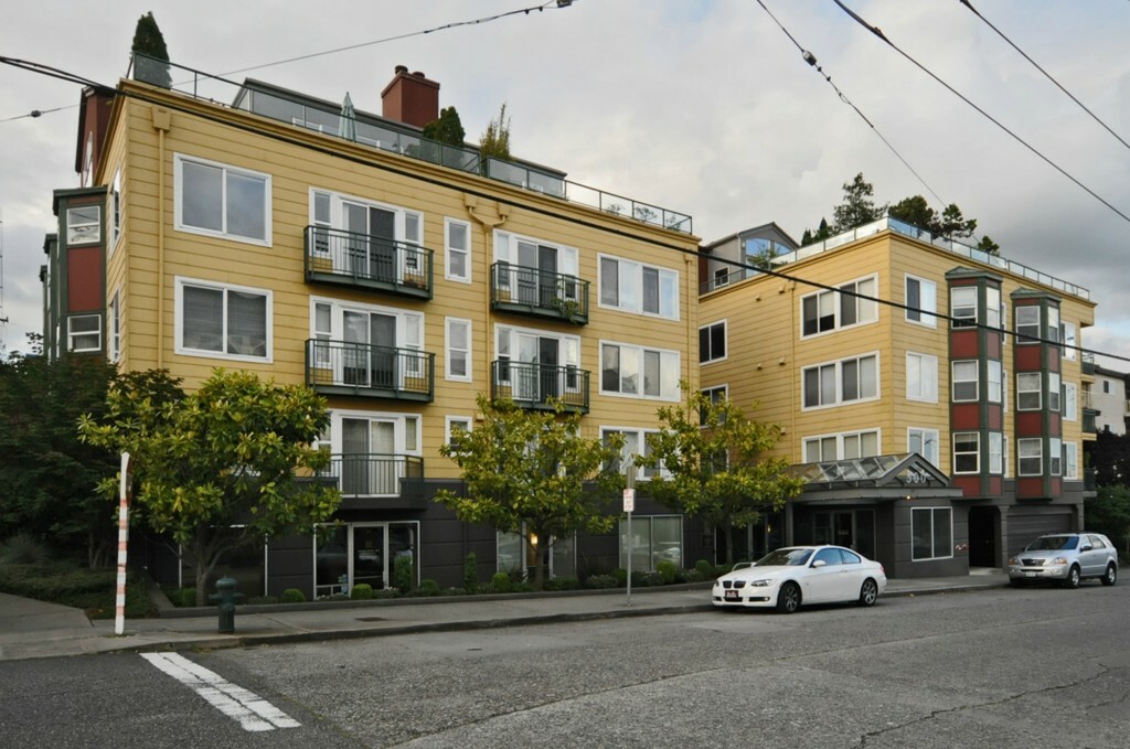 Property Photo:  500 Aloha St 308  WA 98109 