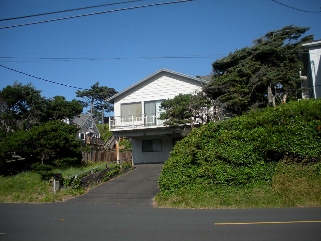 Property Photo: 316 NW Inlet Avenue OR 97367