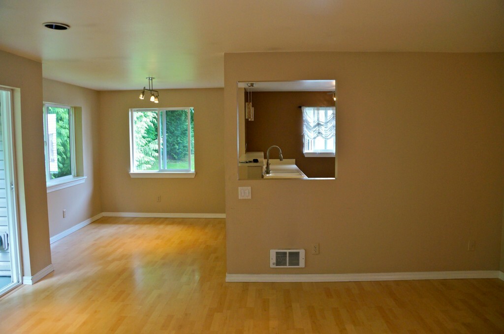 Property Photo:  595 Newport Wy NW B4  WA 98027 