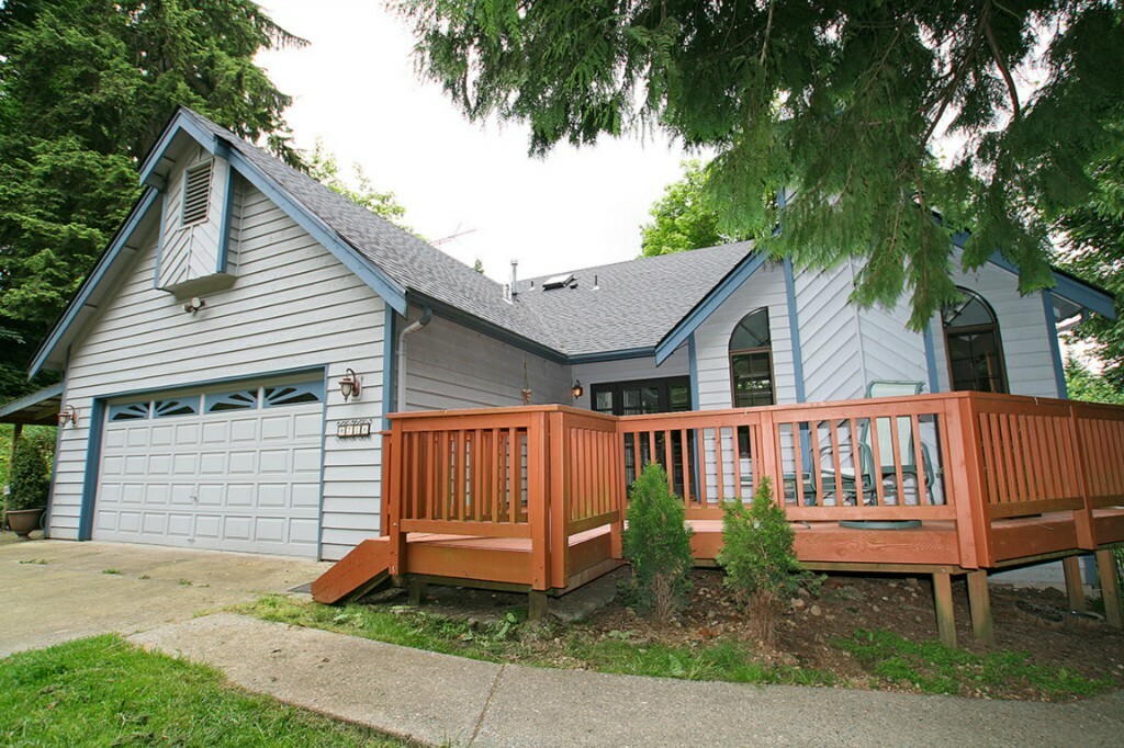 Property Photo: 9728 174th Ave SE WA 98059