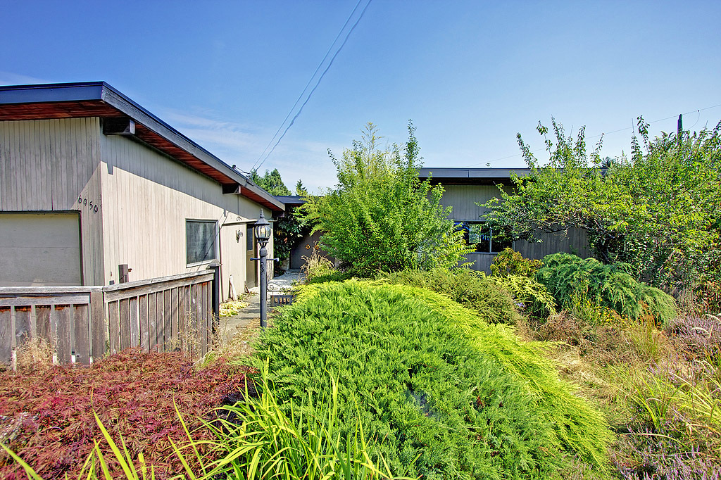 Property Photo:  6950 S Rustic Rd  WA 98178 