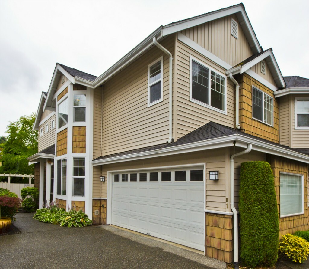 Property Photo:  205 Newport Wy NW B1  WA 98027 