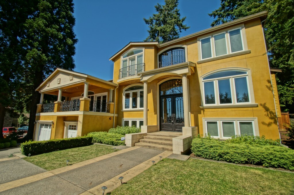 Property Photo: 9430 Lake Washington Blvd NE WA 98004
