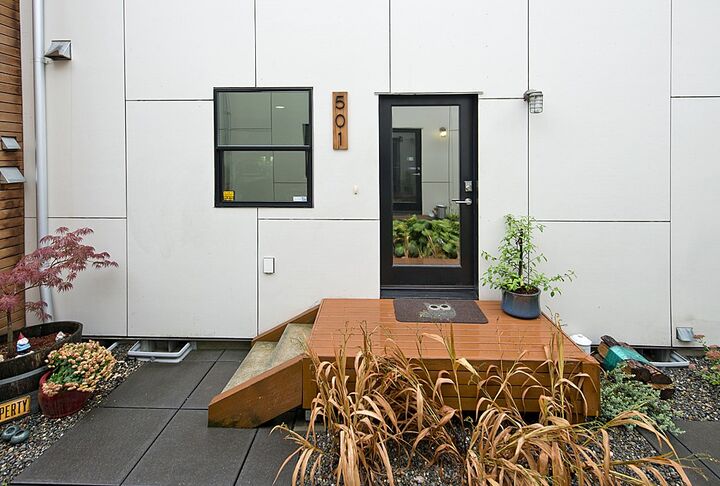 Property Photo:  501 S Cloverdale St  WA 98108 