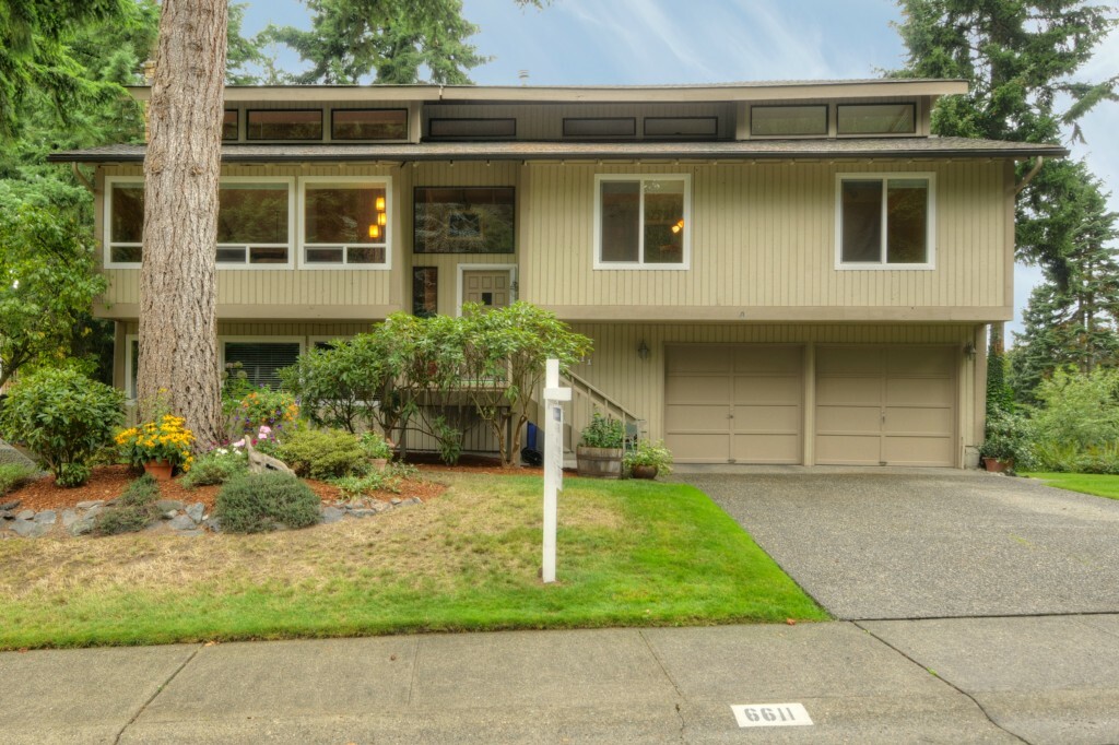 Property Photo:  6611 119th Ave SE  WA 98006 