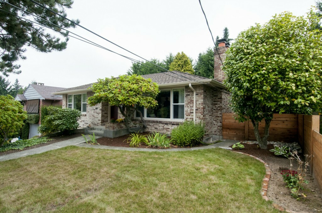 Property Photo:  3446 Arapahoe Place W  WA 98199 