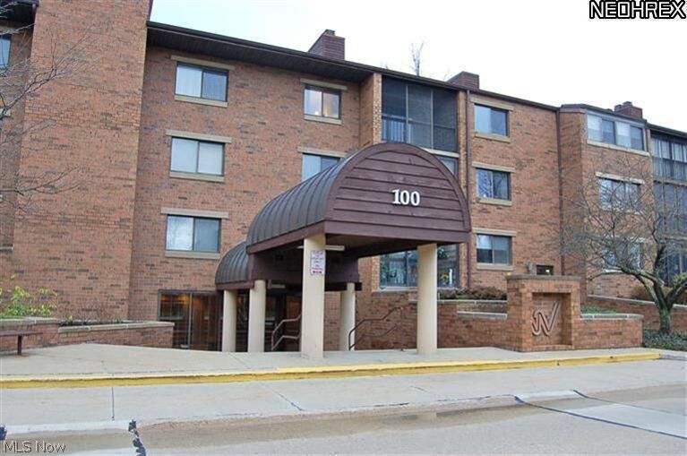 Property Photo:  100 Fox Hollow 403  OH 44124 