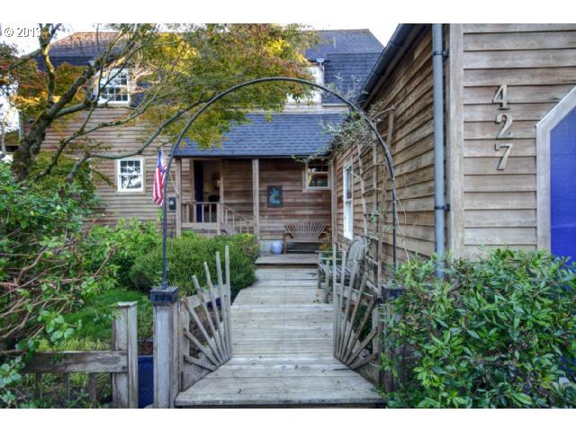 Property Photo: 427 H St OR 97138