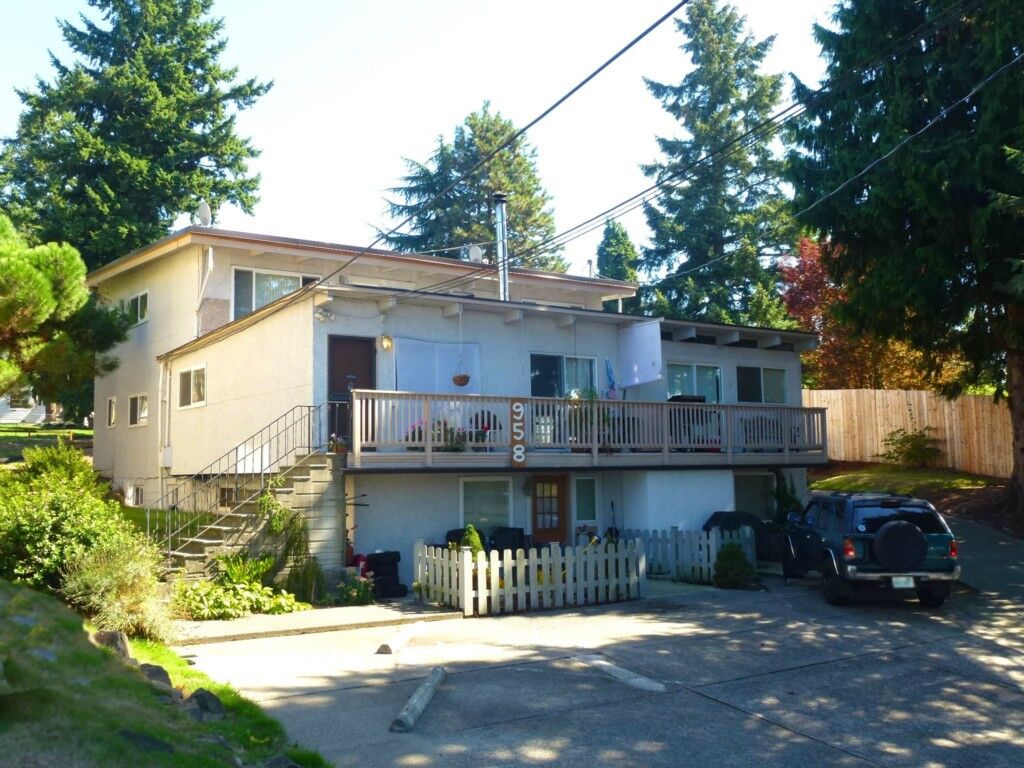 Property Photo: 958 Sunset Boulevard NE WA 98056
