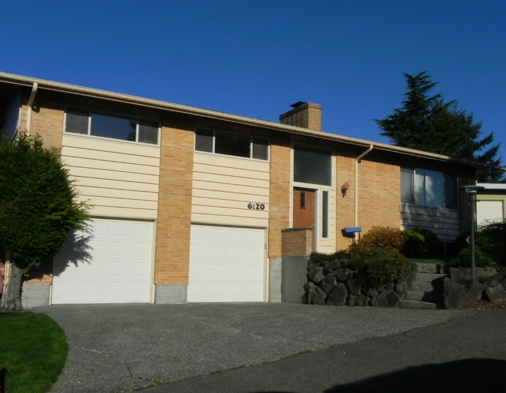 Property Photo:  6120 S 126th Place  WA 98178 