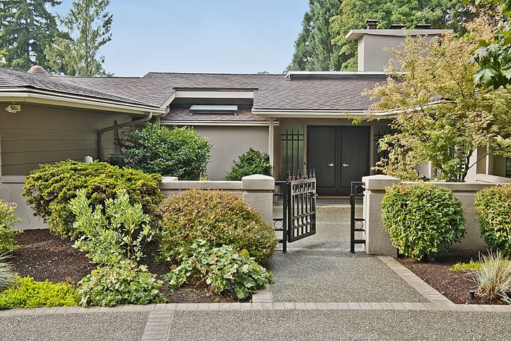 Property Photo:  5539 NE Windermere Road  WA 98105 