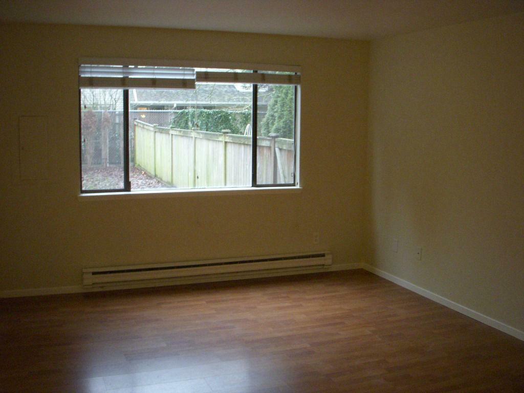 Property Photo: 10050 NE 138th Place G1 WA 98034