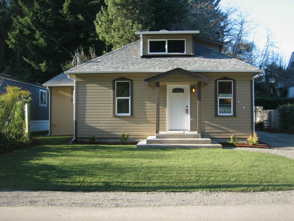 Property Photo:  560 Arnold Ave E  WA 98366 