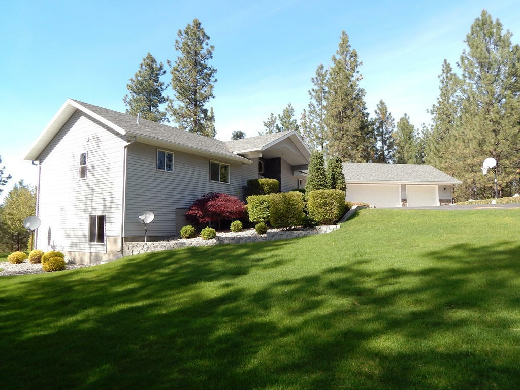 Property Photo:  1190 Fumi Cir  WA 99141 