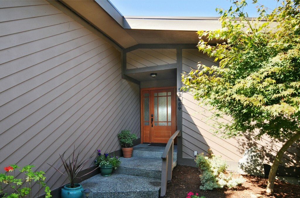 Property Photo:  12654 Shorewood Dr SW  WA 98146 