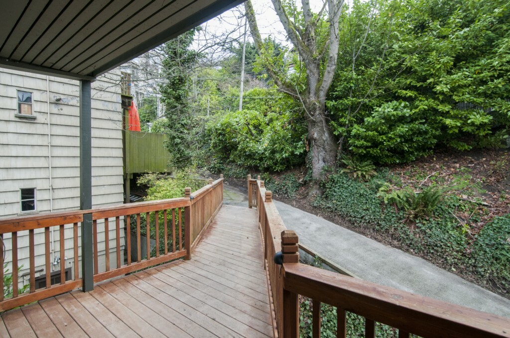 Property Photo:  1819 Broadway E  WA 98102 