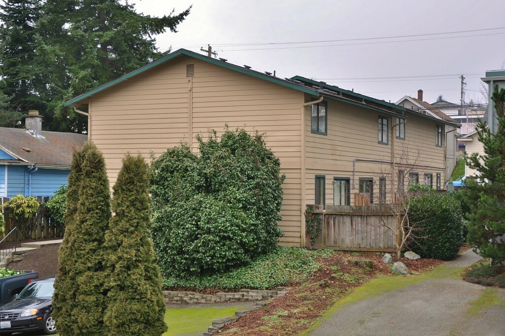 Property Photo:  3816 Wetmore Ave  WA 98201 