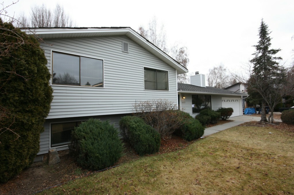 Property Photo:  1422 Somerset Dr  WA 98801 