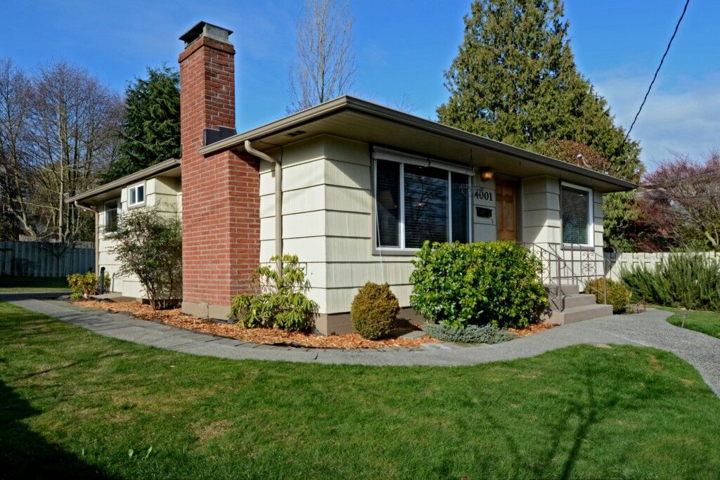 Property Photo:  4001 24th Ave W  WA 98199 