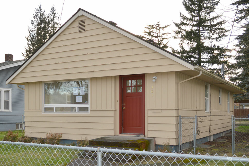 Property Photo:  301 L St SE  WA 98002 