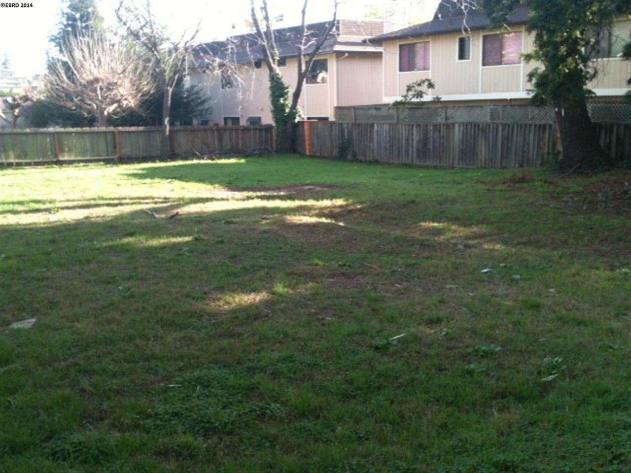Property Photo:  3840 39th Ave 12  CA 94619 