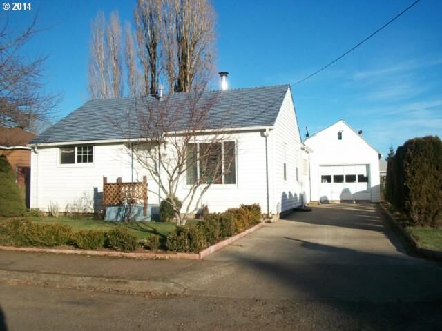 Property Photo: 388 SW Fir St OR 97396