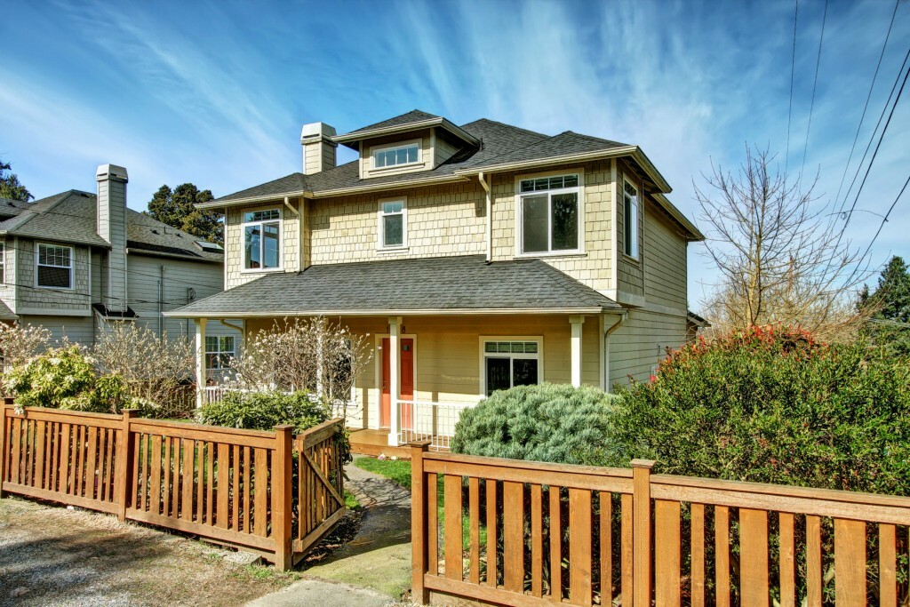 Property Photo:  1058 NE 102nd St  WA 98125 