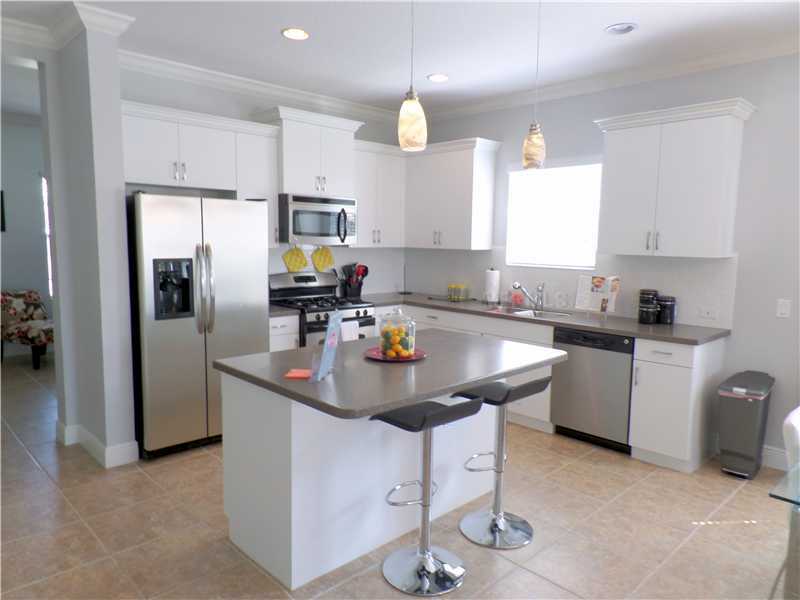 Property Photo: 5008 Torrey Pines Run FL 34211