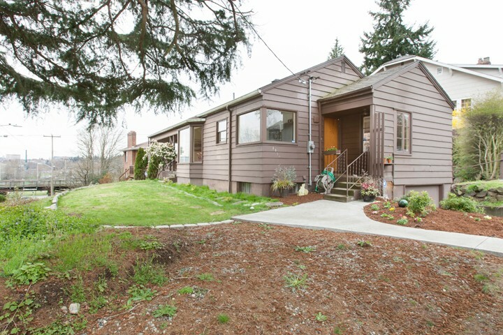 Property Photo:  3310 NE 45th Place  WA 98105 