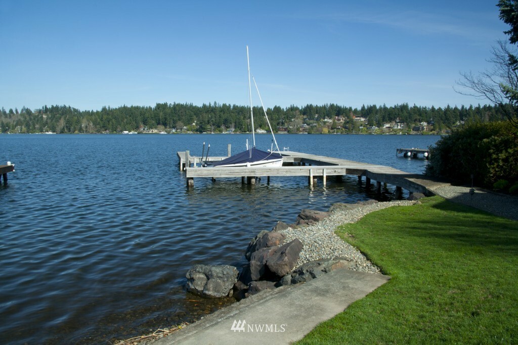 Property Photo:  8902 N Mercer Way  WA 98040 