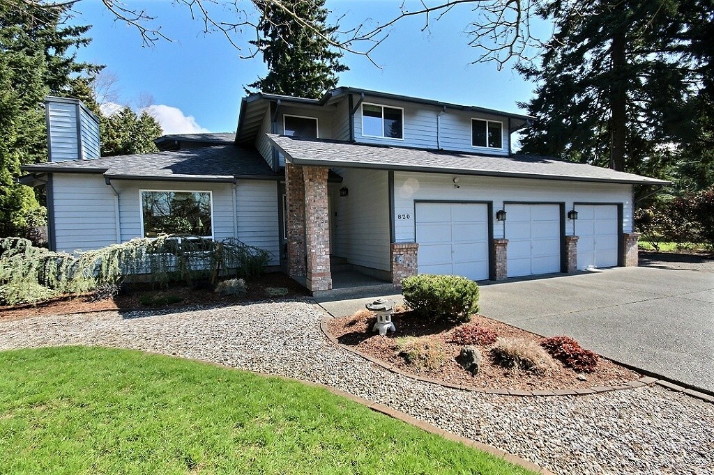 Property Photo:  820 Monroe Ave NE  WA 98056 