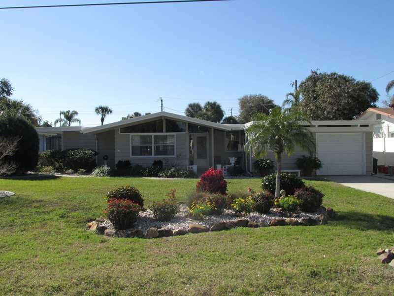 Property Photo:  227 Coral Street  FL 34285 
