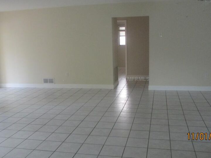 Property Photo: 815 Edgemere Lane FL 34242