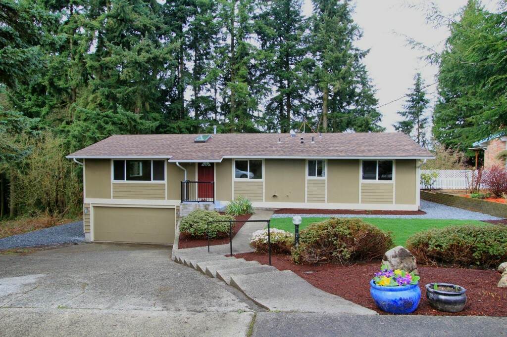 Property Photo:  7129 188 Th Place SW  WA 98036 