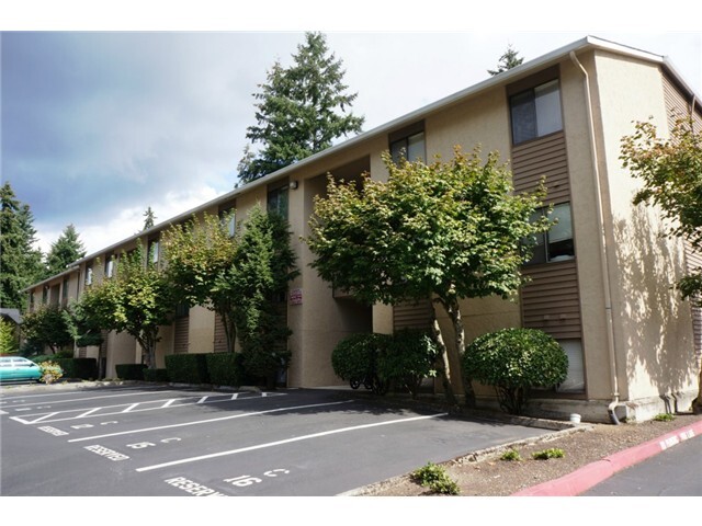 Property Photo: 16205 NE 12th Ct E-61 WA 98008