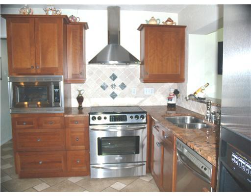 Property Photo: 530 Lewis Boulevard SE FL 33705