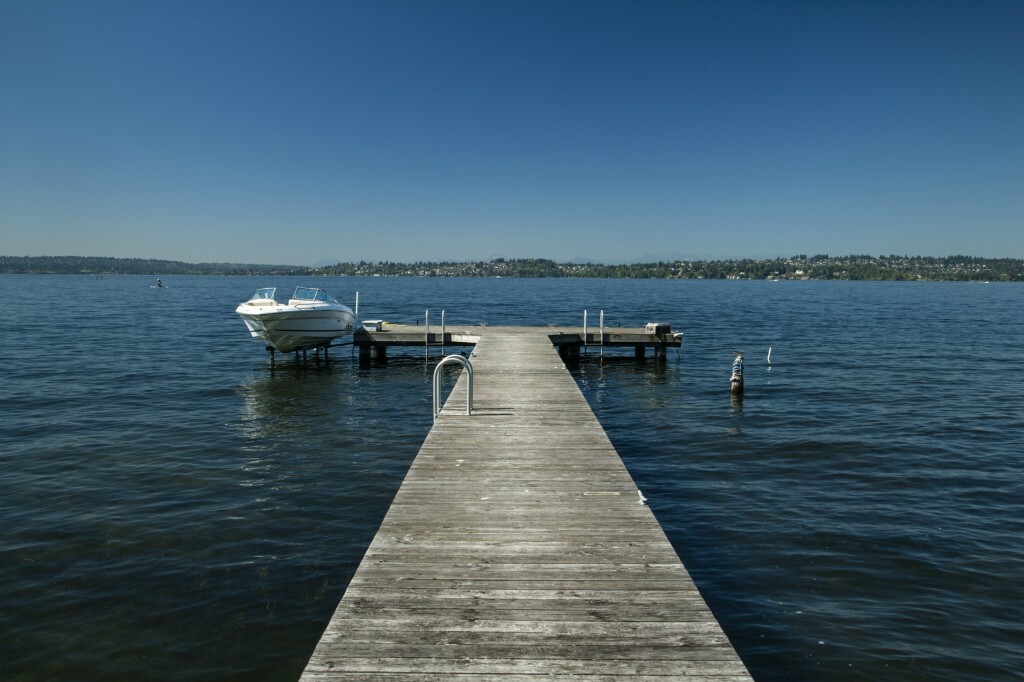 Property Photo:  62116215 Lake Washington Blvd NE  WA 98033 