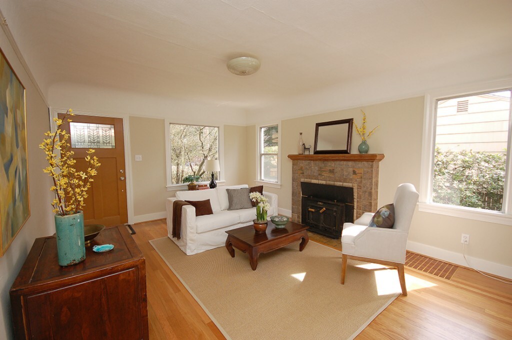 Property Photo:  12561 1st Ave NE  WA 98125 