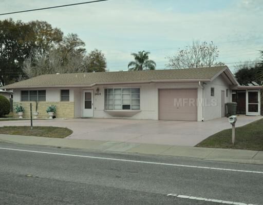 Property Photo: 2421 S Tuttle Avenue FL 34239