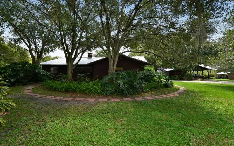 Property Photo: 243 Verna Road FL 34240